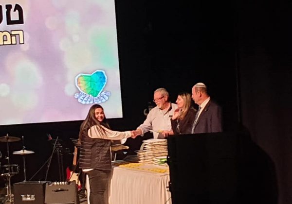 שרית גרשומוב זוכה בפרס לנוער מתנדב